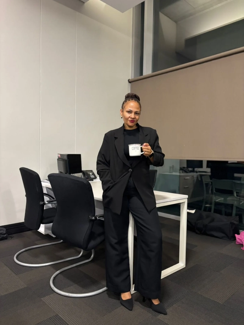 Powerful All-Black Suit with Structured Tailoring