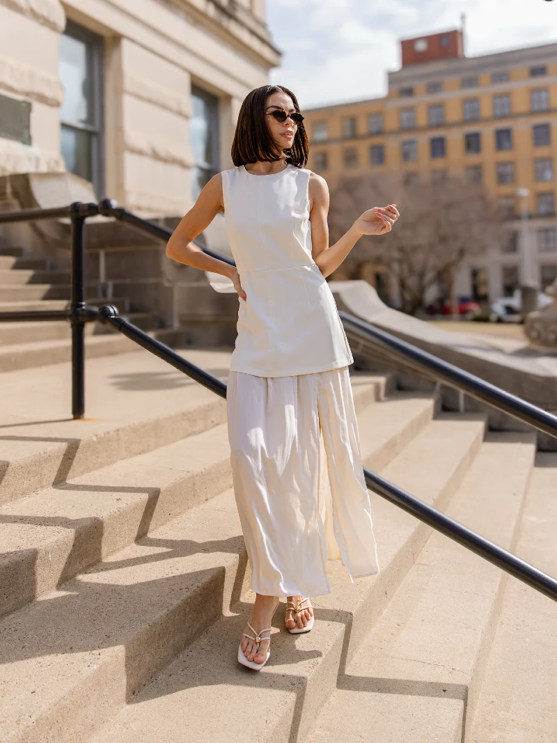 Sleeveless Tunic Top with Flowing Split-Leg Maxi Skirt